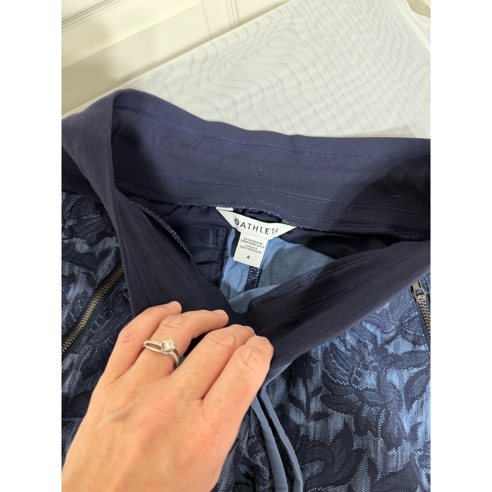 Athleta Navy Blue Floral Jacquard Joggers Women Size 4 Zipper Pockets Drawstring - Picture 2 of 6